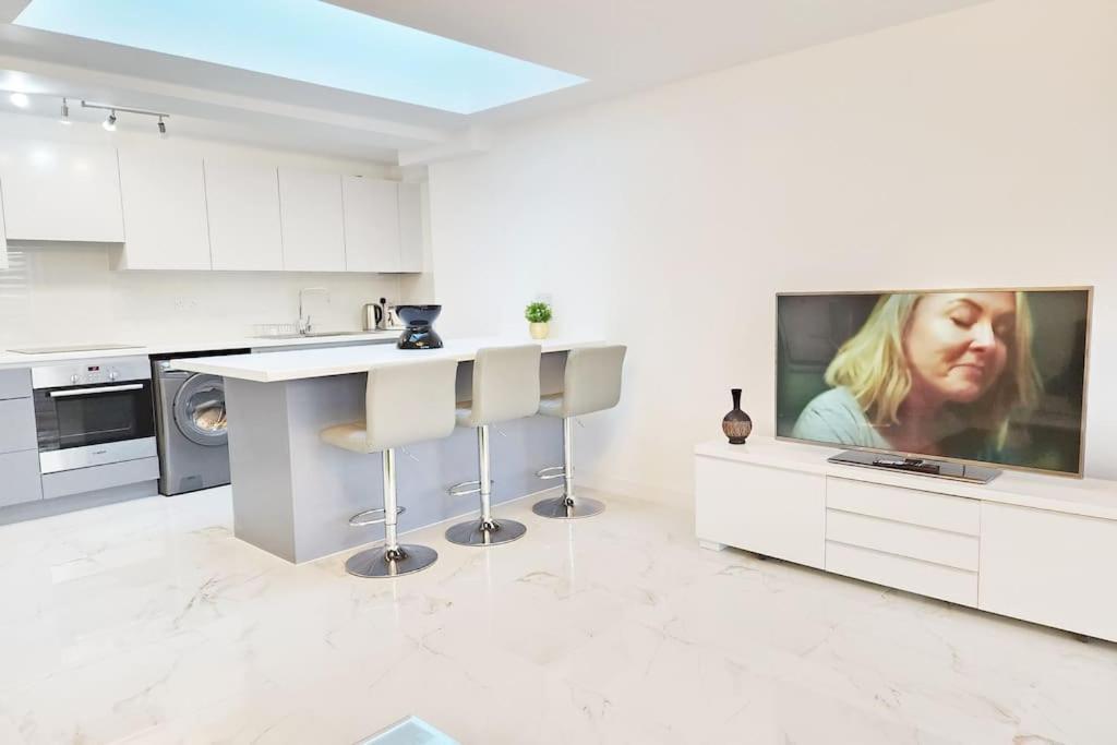 Paradigm House, Stunning 2-Bedroom Apartment 1, Free Parking, Oxford Eksteriør bilde