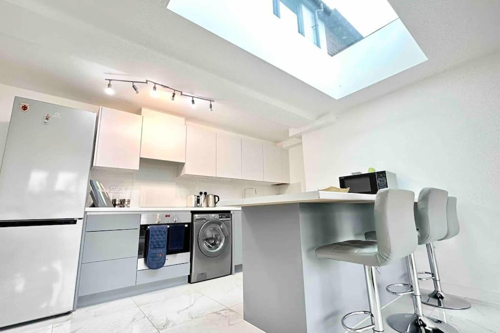 Paradigm House, Stunning 2-Bedroom Apartment 1, Free Parking, Oxford Eksteriør bilde