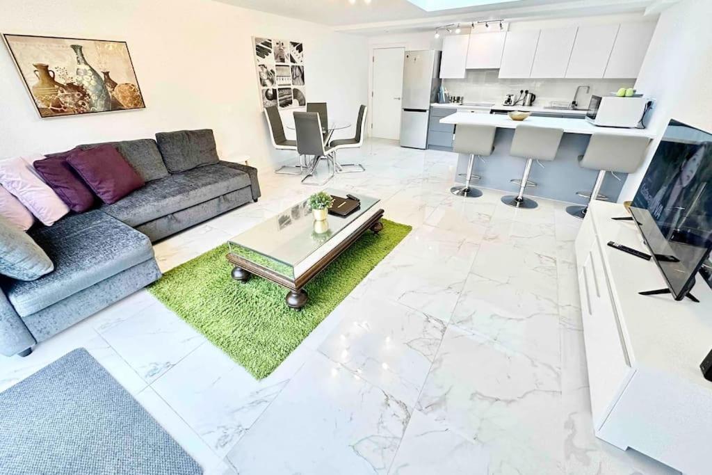 Paradigm House, Stunning 2-Bedroom Apartment 1, Free Parking, Oxford Eksteriør bilde