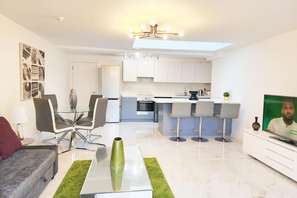 Paradigm House, Stunning 2-Bedroom Apartment 1, Free Parking, Oxford Eksteriør bilde