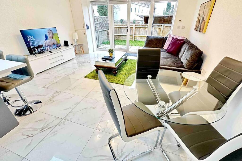 Paradigm House, Stunning 2-Bedroom Apartment 1, Free Parking, Oxford Eksteriør bilde